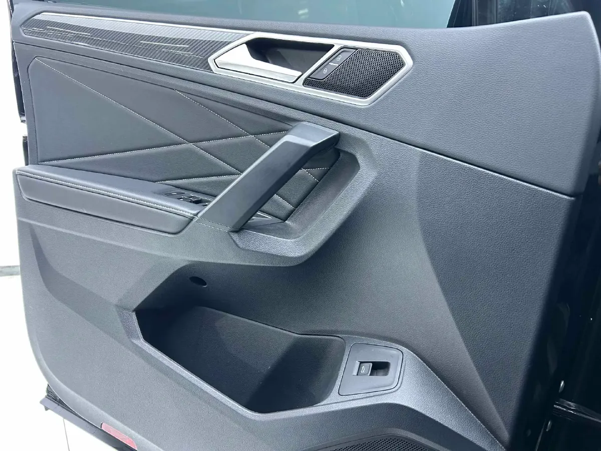 2024 Volkswagen Tiguan L 2.0T 186HP L4 7DCT,autocango,china used car exporter,china ev exporter,chinese used car exporter,chinese used ev exporter