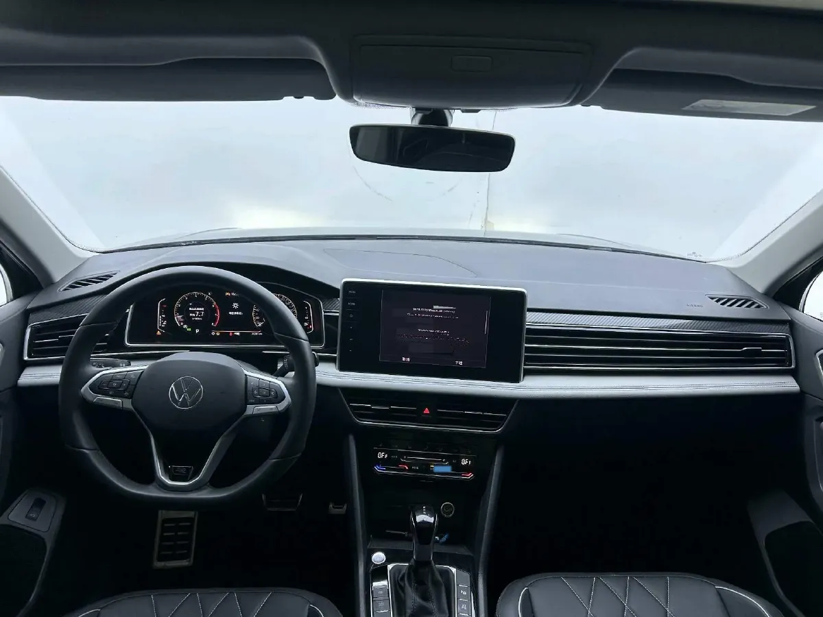 2024 Volkswagen Tiguan L 2.0T 186HP L4 7DCT,autocango,china used car exporter,china ev exporter,chinese used car exporter,chinese used ev exporter