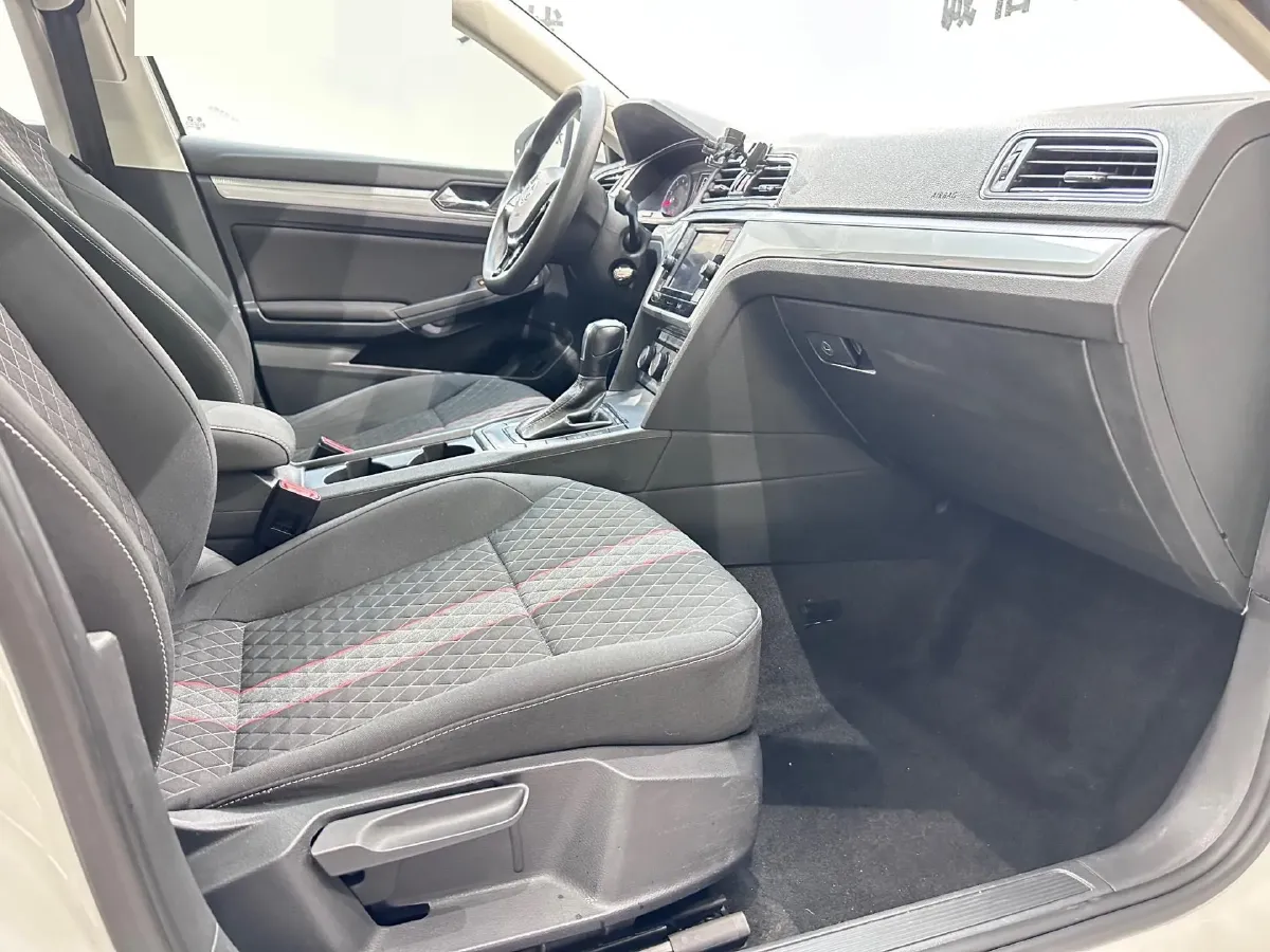 2019 Volkswagen T-Cross 1.4T 150HP L4 7DCT,autocango,china used car exporter,china ev exporter,chinese used car exporter,chinese used ev exporter