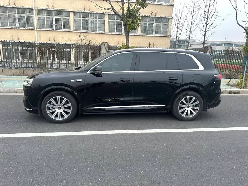 2025 AITO AITO M8 REEV 160HP REEV 53.4KWH,autocango,china used car exporter,china ev exporter,chinese used car exporter,chinese used ev exporter