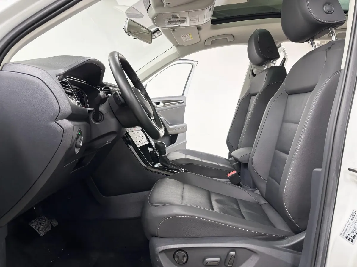 2021 Volkswagen T-Roc 1.4T 150HP L4 7DCT,autocango,china used car exporter,china ev exporter,chinese used car exporter,chinese used ev exporter