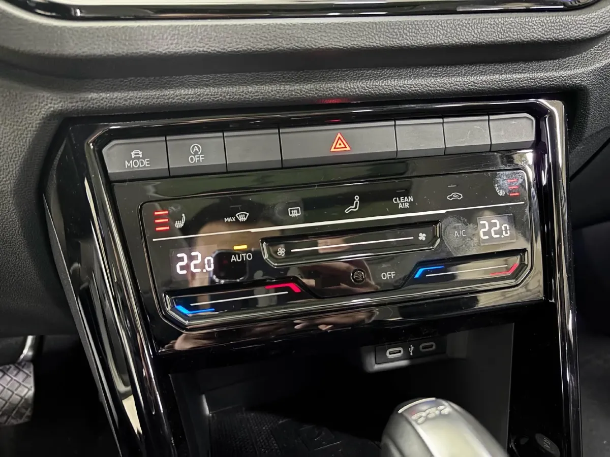 2021 Volkswagen T-Roc 1.4T 150HP L4 7DCT,autocango,china used car exporter,china ev exporter,chinese used car exporter,chinese used ev exporter