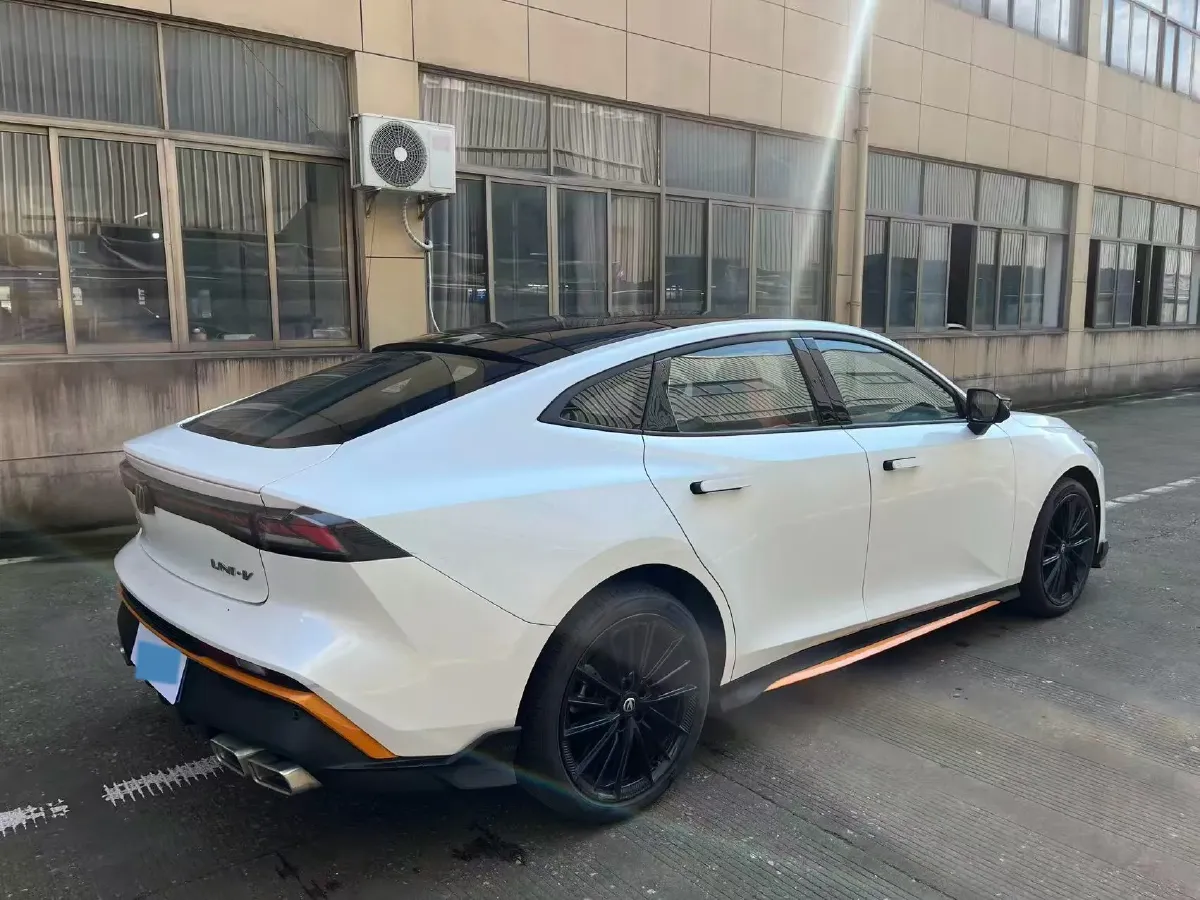 2024 ChangAn UNI-V 1.5T 188HP L4 7DCT,autocango,china used car exporter,china ev exporter,chinese used car exporter,chinese used ev exporter