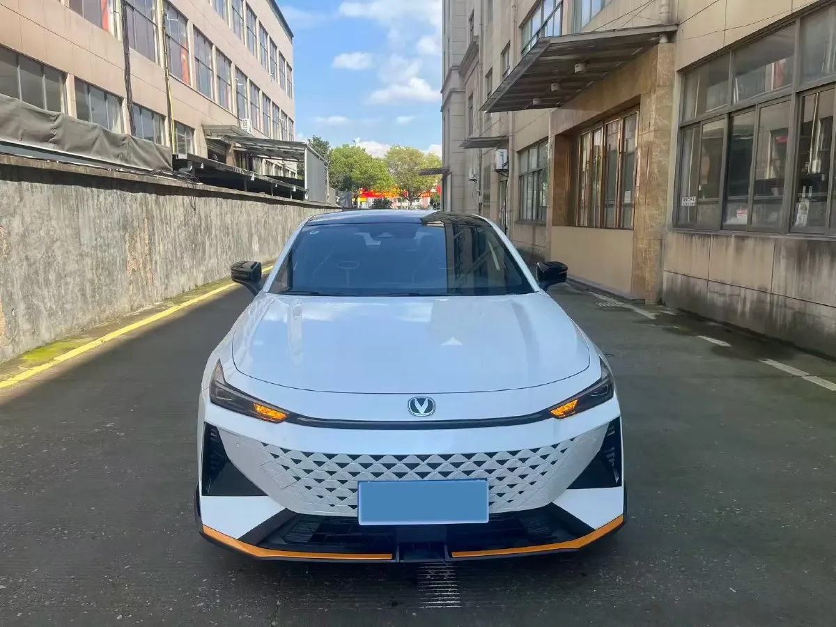 2024 ChangAn UNI-V 1.5T 188HP L4 7DCT,autocango,china used car exporter,china ev exporter,chinese used car exporter,chinese used ev exporter