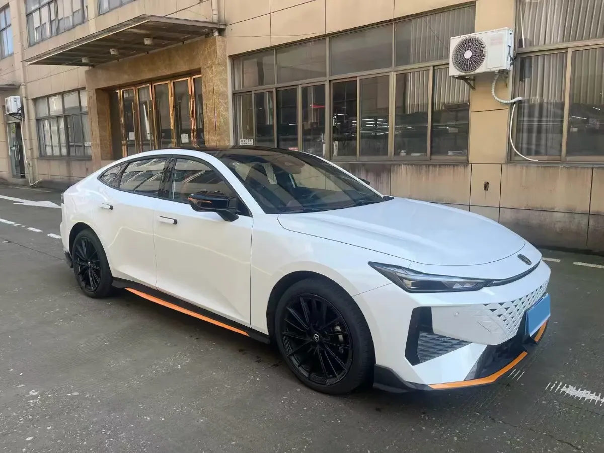 2024 ChangAn UNI-V 1.5T 188HP L4 7DCT,autocango,china used car exporter,china ev exporter,chinese used car exporter,chinese used ev exporter