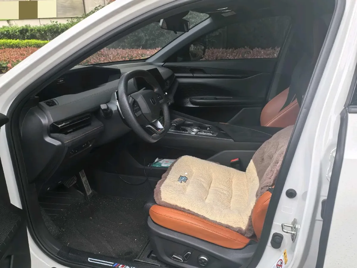 2024 ChangAn UNI-V 1.5T 188HP L4 7DCT,autocango,china used car exporter,china ev exporter,chinese used car exporter,chinese used ev exporter