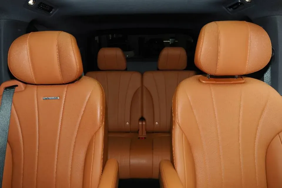 2025 AITO AITO M8 REEV 160HP REEV 53.4KWH,autocango,china used car exporter,china ev exporter,chinese used car exporter,chinese used ev exporter