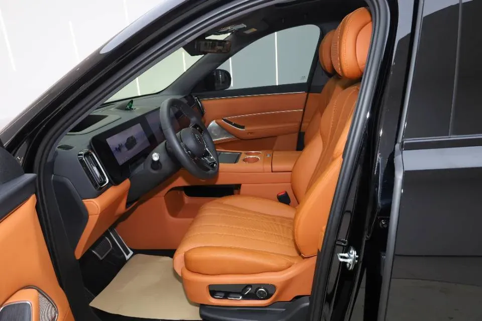 2025 AITO AITO M8 REEV 160HP REEV 53.4KWH,autocango,china used car exporter,china ev exporter,chinese used car exporter,chinese used ev exporter