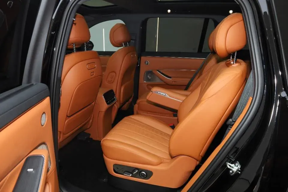 2025 AITO AITO M8 REEV 160HP REEV 53.4KWH,autocango,china used car exporter,china ev exporter,chinese used car exporter,chinese used ev exporter