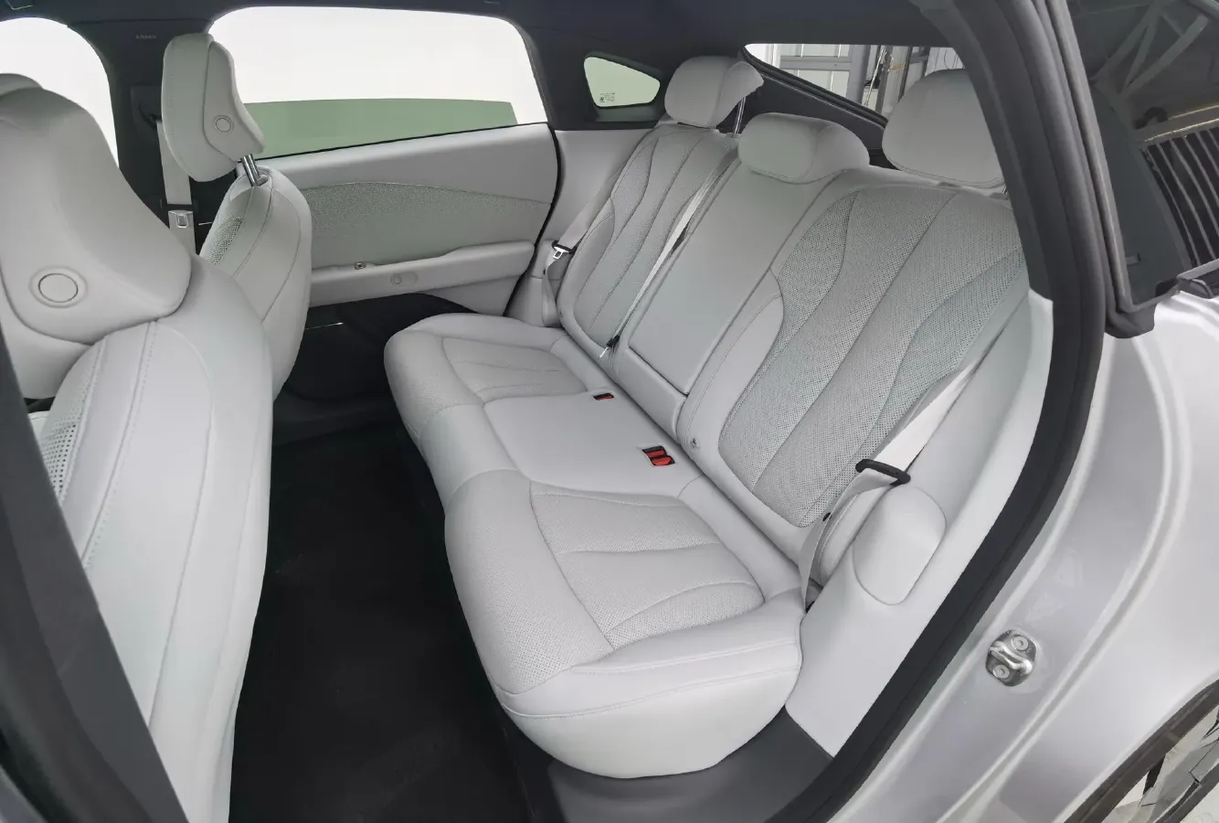 2024 Xpeng P7+ BEV 60.7KWH,autocango,china used car exporter,china ev exporter,chinese used car exporter,chinese used ev exporter