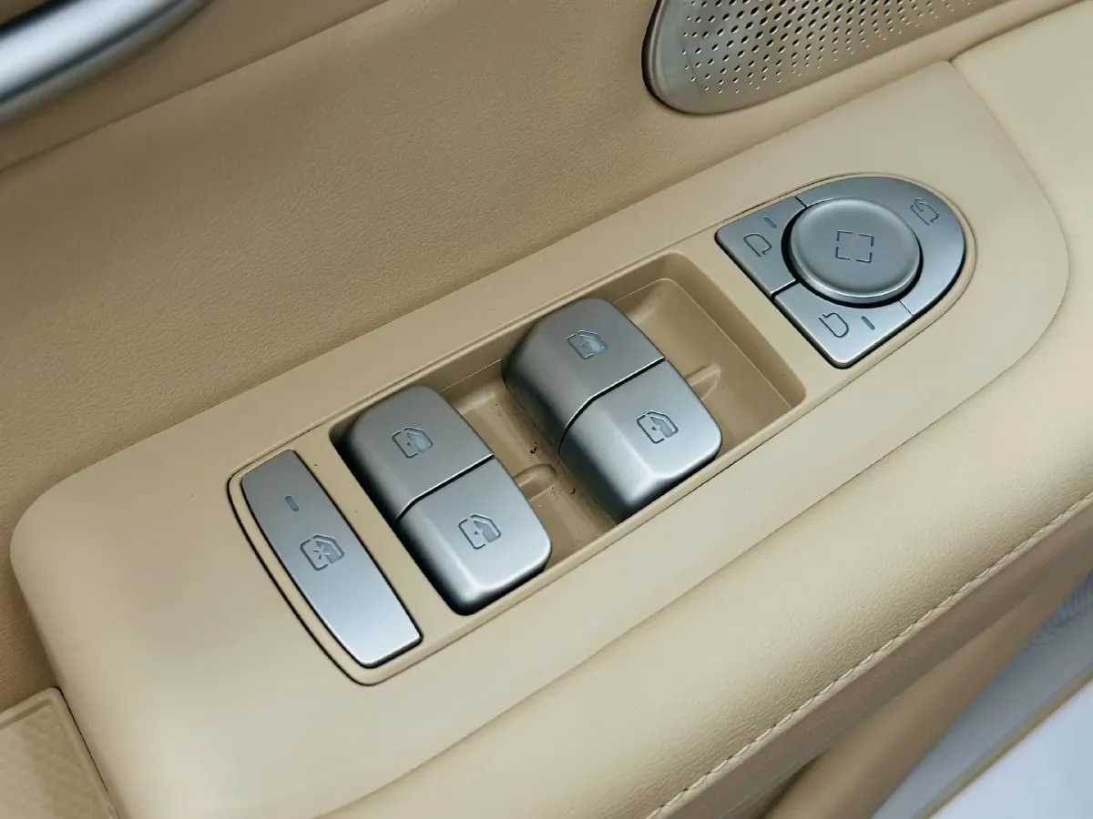 2025 AITO AITO M5 1.5T 152HP L4 REEV 42KWH,autocango,china used car exporter,china ev exporter,chinese used car exporter,chinese used ev exporter