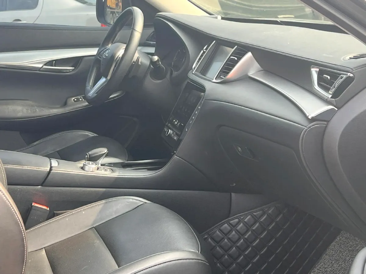 2018 Infiniti QX30 2.0T 211HP L4 7DCT,autocango,china used car exporter,china ev exporter,chinese used car exporter,chinese used ev exporter