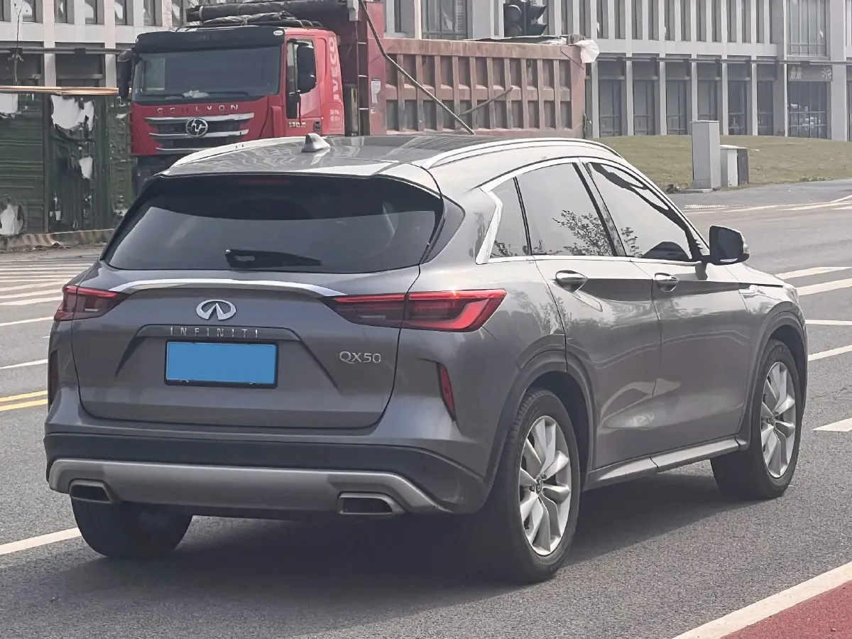 2018 Infiniti QX30 2.0T 211HP L4 7DCT,autocango,china used car exporter,china ev exporter,chinese used car exporter,chinese used ev exporter