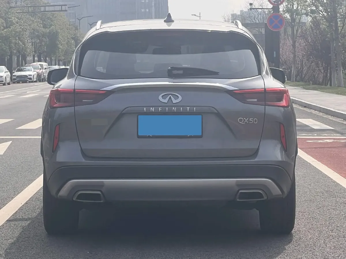 2018 Infiniti QX30 2.0T 211HP L4 7DCT,autocango,china used car exporter,china ev exporter,chinese used car exporter,chinese used ev exporter