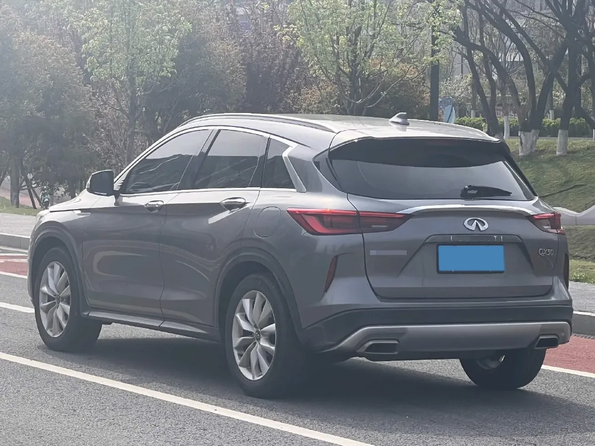 2018 Infiniti QX30 2.0T 211HP L4 7DCT,autocango,china used car exporter,china ev exporter,chinese used car exporter,chinese used ev exporter