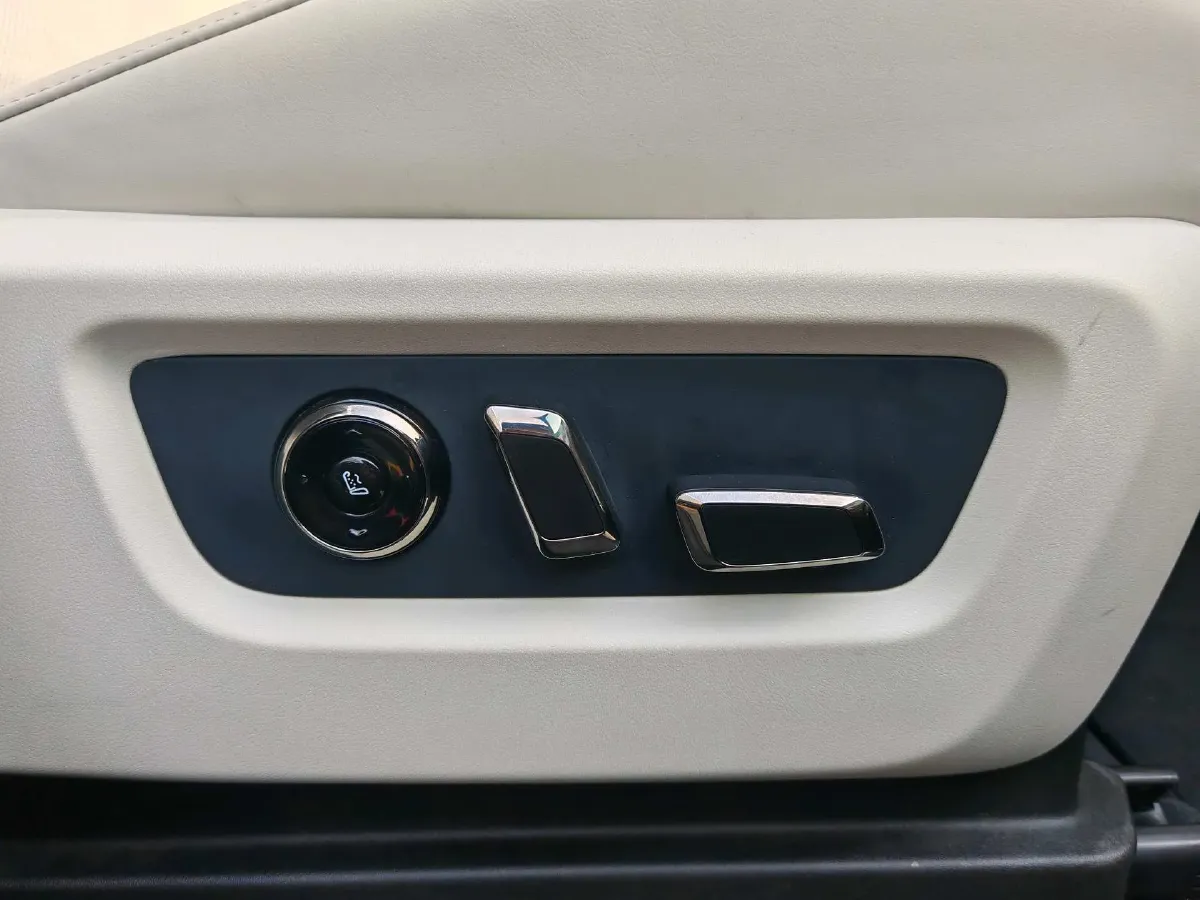 2024 ROXROX 01 1.5T 152HP L4 REEV 44.5KWH,autocango,china used car exporter,china ev exporter,chinese used car exporter,chinese used ev exporter