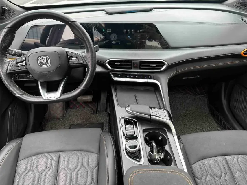 2022 ChangAn UNI-T 2.0T 233HP L4 8AT,autocango,china used car exporter,china ev exporter,chinese used car exporter,chinese used ev exporter