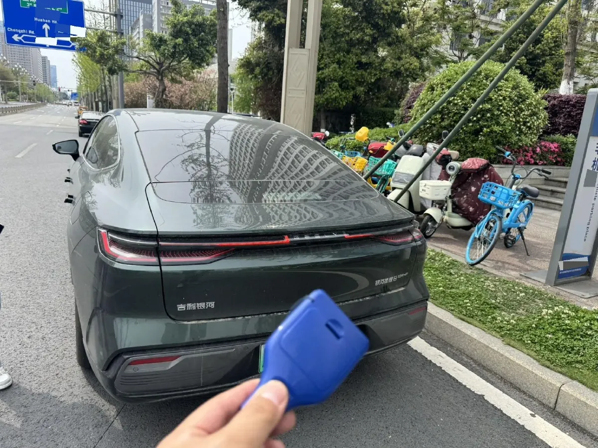 2025 Geely Galaxy Starshine 8 1.5T 163HP L4 3DHT PHEV 27.69KWH,autocango,china used car exporter,china ev exporter,chinese used car exporter,chinese used ev exporter