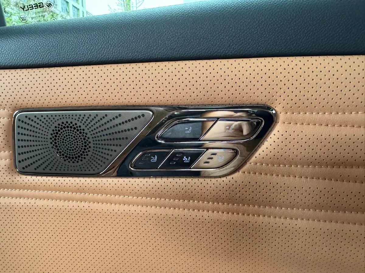 2025 Geely Galaxy Starshine 8 1.5T 163HP L4 3DHT PHEV 27.69KWH,autocango,china used car exporter,china ev exporter,chinese used car exporter,chinese used ev exporter