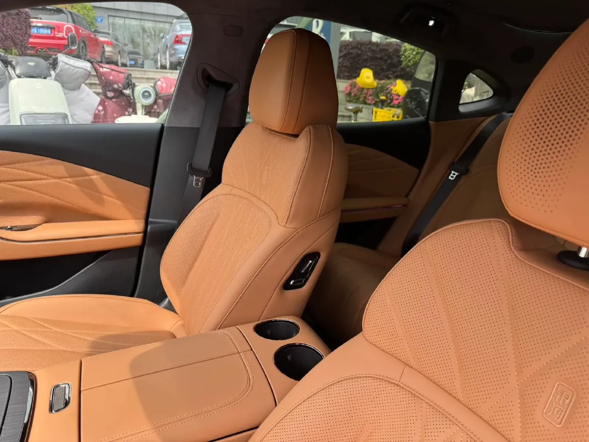 2025 Geely Galaxy Starshine 8 1.5T 163HP L4 3DHT PHEV 27.69KWH,autocango,china used car exporter,china ev exporter,chinese used car exporter,chinese used ev exporter