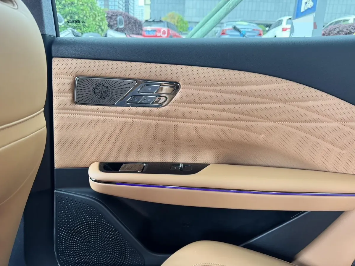 2025 Geely Galaxy Starshine 8 1.5T 163HP L4 3DHT PHEV 27.69KWH,autocango,china used car exporter,china ev exporter,chinese used car exporter,chinese used ev exporter