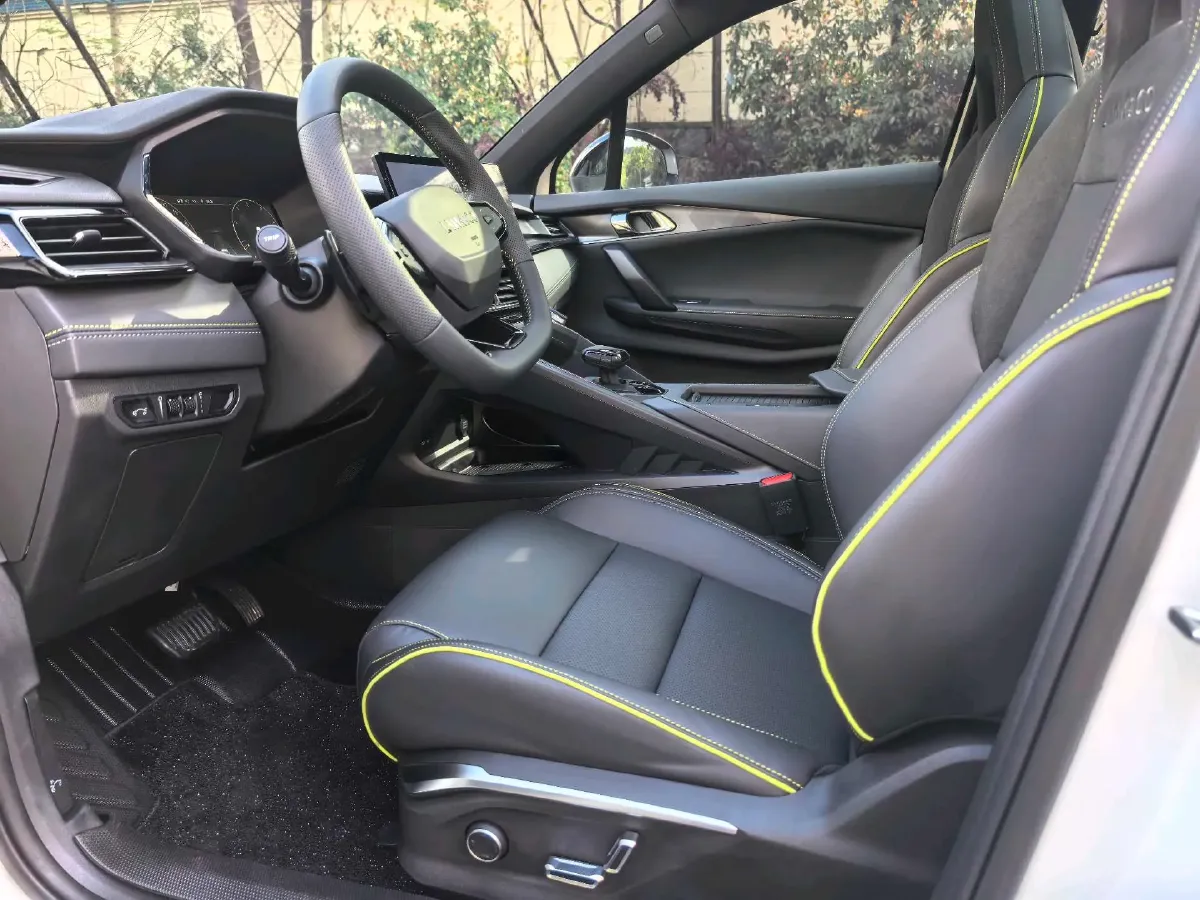 2023 LYNK&CO 06 1.5T 181HP L4 7DCT,autocango,china used car exporter,china ev exporter,chinese used car exporter,chinese used ev exporter