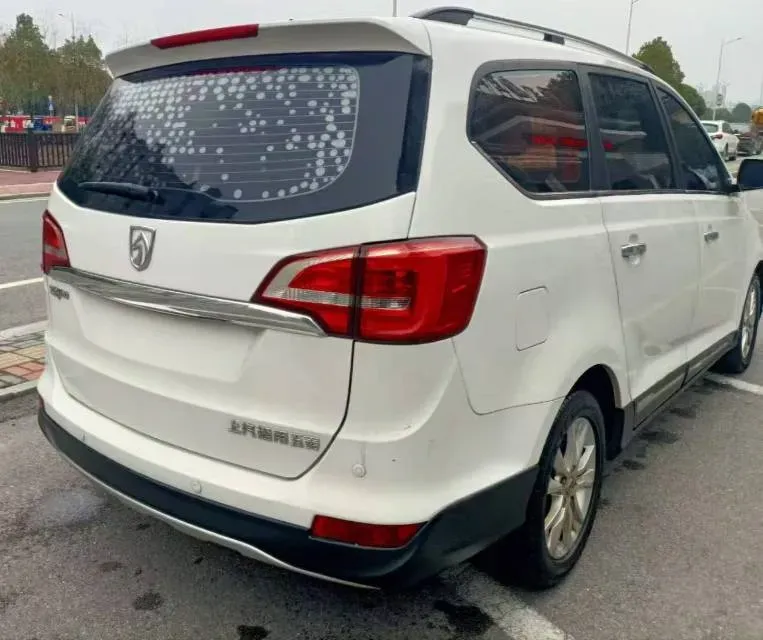 2016 BaoJun 730 1.5L 112HP L4 5MT,autocango,china used car exporter,china ev exporter,chinese used car exporter,chinese used ev exporter