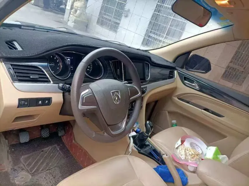 2016 BaoJun 730 1.5L 112HP L4 5MT,autocango,china used car exporter,china ev exporter,chinese used car exporter,chinese used ev exporter