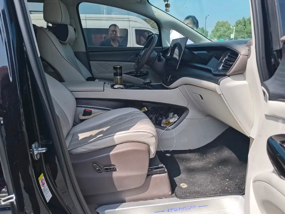 2022 Mercedes-Benz GLC Class 2.0T 197HP L4 9AT,autocango,china used car exporter,china ev exporter,chinese used car exporter,chinese used ev exporter