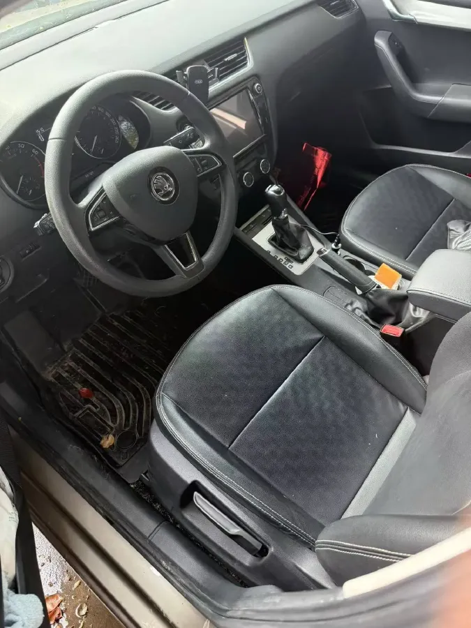 2019 Skoda Octavia 1.5L 116HP L4 6AT,autocango,china used car exporter,china ev exporter,chinese used car exporter,chinese used ev exporter