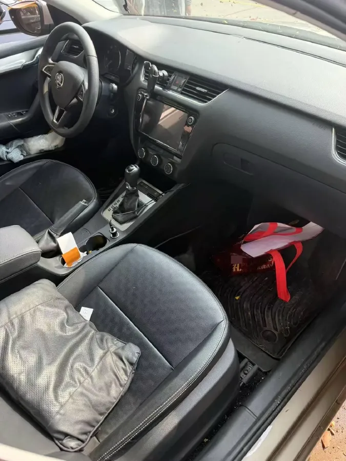 2019 Skoda Octavia 1.5L 116HP L4 6AT,autocango,china used car exporter,china ev exporter,chinese used car exporter,chinese used ev exporter