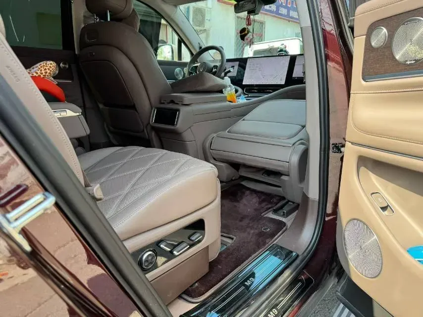 2025 AITO AITO M9 REEV 160HP REEV 52KWH,autocango,china used car exporter,china ev exporter,chinese used car exporter,chinese used ev exporter