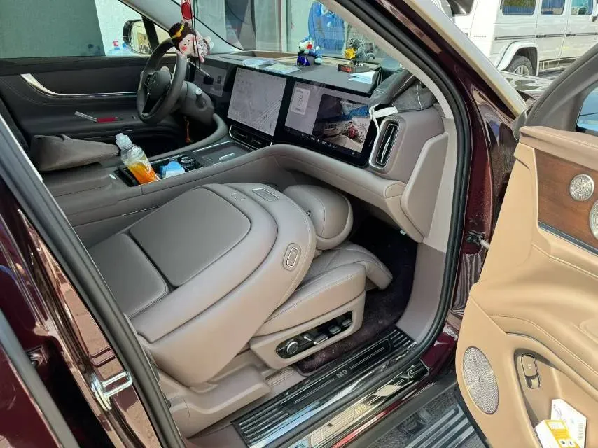 2025 AITO AITO M9 REEV 160HP REEV 52KWH,autocango,china used car exporter,china ev exporter,chinese used car exporter,chinese used ev exporter