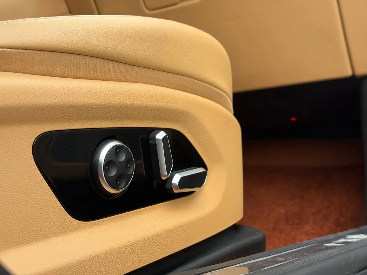 2022 JMC YuHu 7 2.0T 141HP L4 8AT,autocango,china used car exporter,china ev exporter,chinese used car exporter,chinese used ev exporter