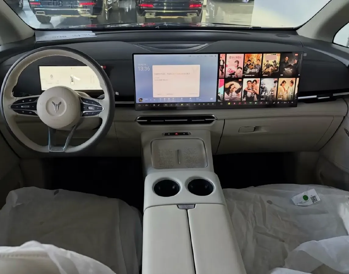 2025 Voyah Dream 1.5T 150HP L4 PHEV 41.7KWH,autocango,china used car exporter,china ev exporter,chinese used car exporter,chinese used ev exporter