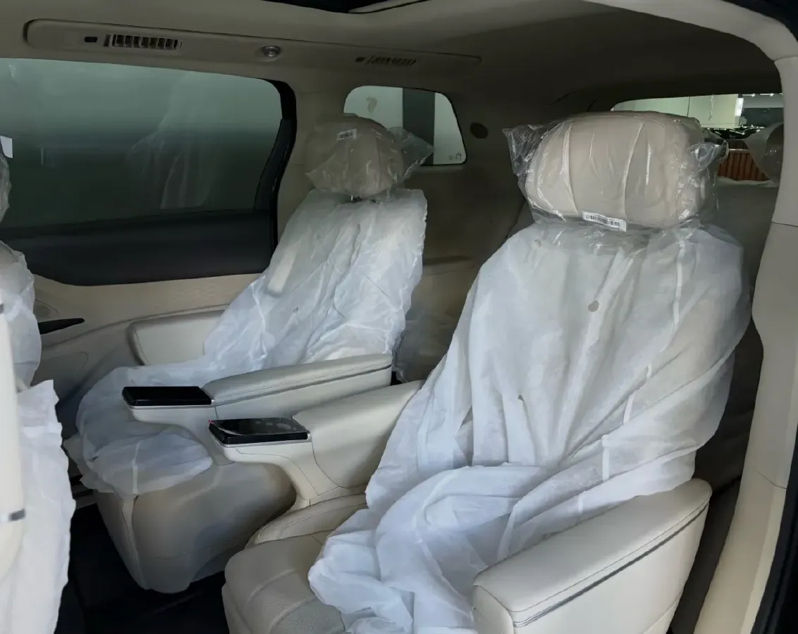 2025 Voyah Dream 1.5T 150HP L4 PHEV 41.7KWH,autocango,china used car exporter,china ev exporter,chinese used car exporter,chinese used ev exporter