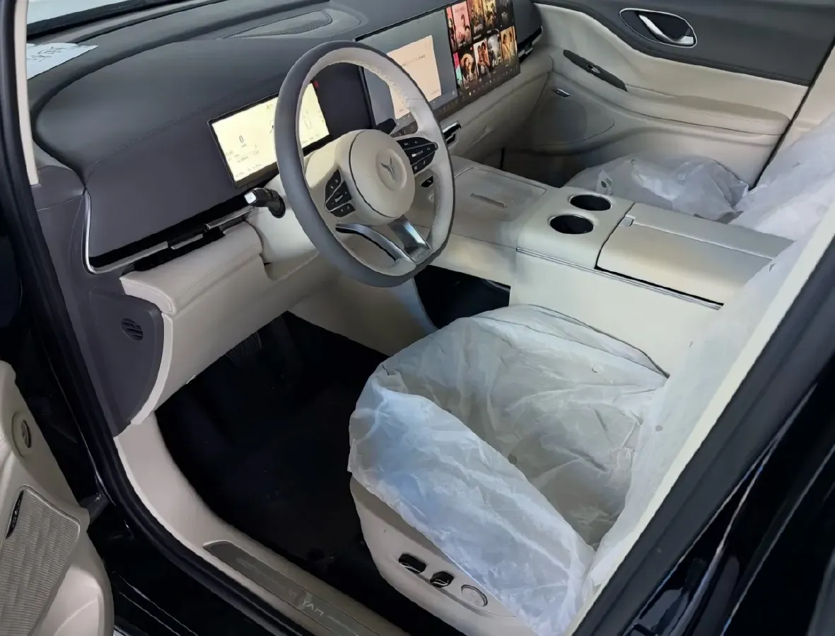 2025 Voyah Dream 1.5T 150HP L4 PHEV 41.7KWH,autocango,china used car exporter,china ev exporter,chinese used car exporter,chinese used ev exporter