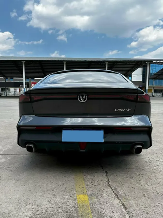 2022 ChangAn UNI-V 1.5T 188HP L4 7DCT,autocango,china used car exporter,china ev exporter,chinese used car exporter,chinese used ev exporter