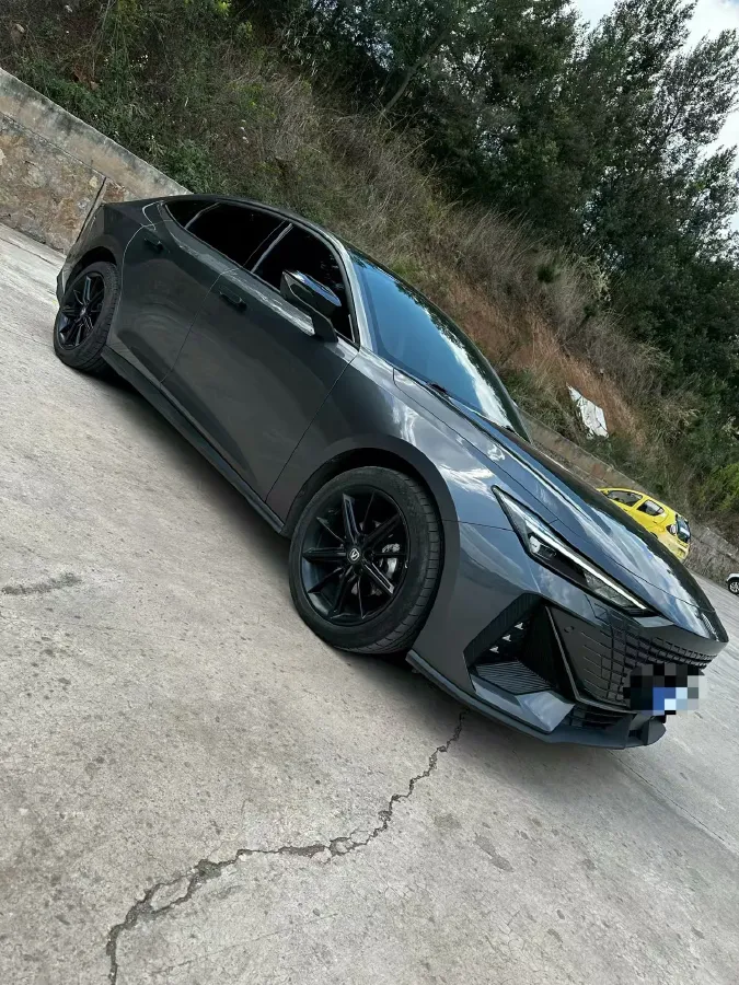 2022 ChangAn UNI-V 1.5T 188HP L4 7DCT,autocango,china used car exporter,china ev exporter,chinese used car exporter,chinese used ev exporter