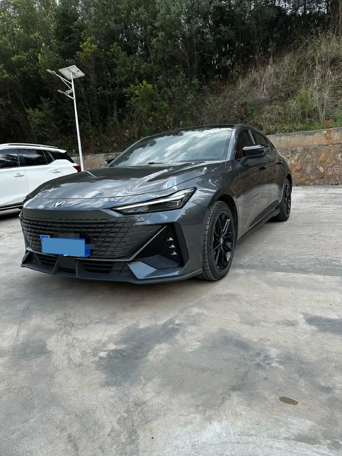2022 ChangAn UNI-V 1.5T 188HP L4 7DCT,autocango,china used car exporter,china ev exporter,chinese used car exporter,chinese used ev exporter