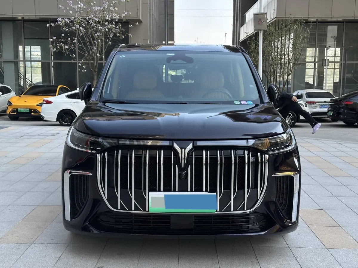 2022 Voyah Dream 1.5T 136HP L4 PHEV 25.57KWH,autocango,china used car exporter,china ev exporter,chinese used car exporter,chinese used ev exporter