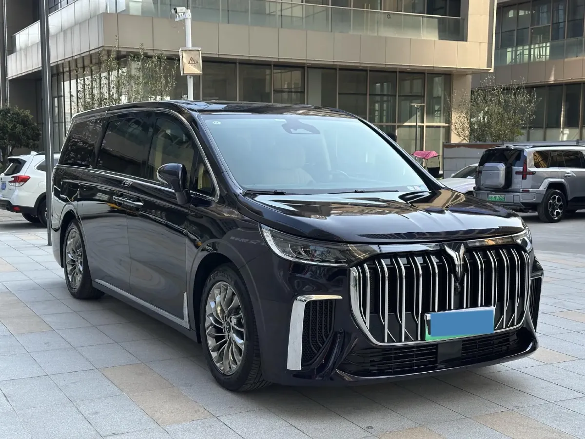 2022 Voyah Dream 1.5T 136HP L4 PHEV 25.57KWH,autocango,china used car exporter,china ev exporter,chinese used car exporter,chinese used ev exporter