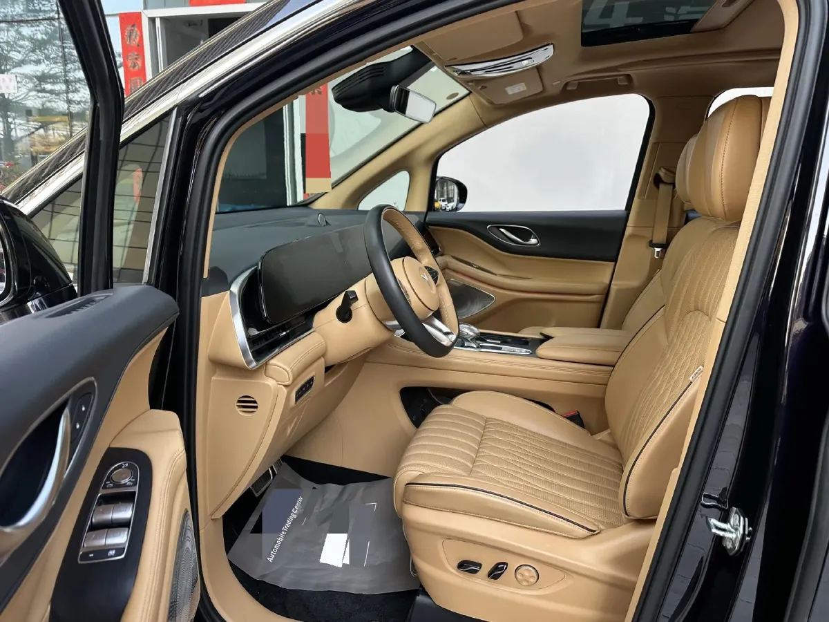 2022 Voyah Dream 1.5T 136HP L4 PHEV 25.57KWH,autocango,china used car exporter,china ev exporter,chinese used car exporter,chinese used ev exporter