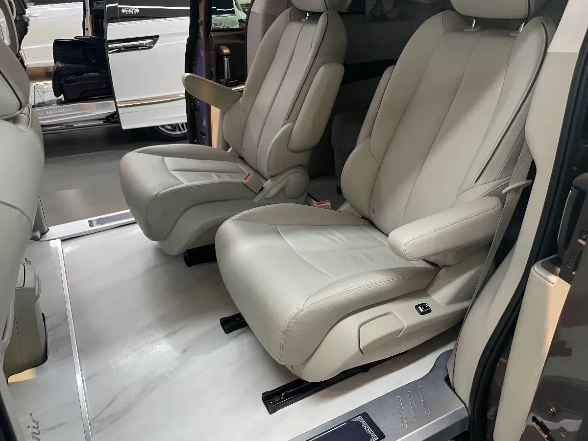 2021 Buick GL8 2.0T 237HP L4 9AT,autocango,china used car exporter,china ev exporter,chinese used car exporter,chinese used ev exporter