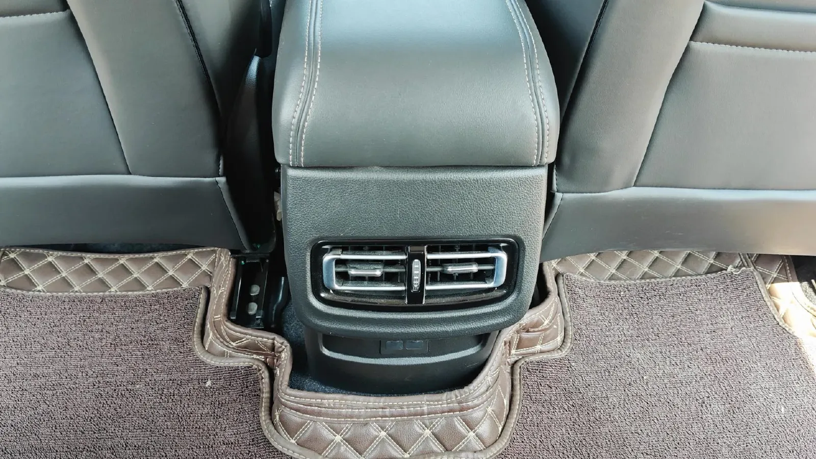 2019 Jetour X70 1.5T 156HP L4 6DCT,autocango,china used car exporter,china ev exporter,chinese used car exporter,chinese used ev exporter