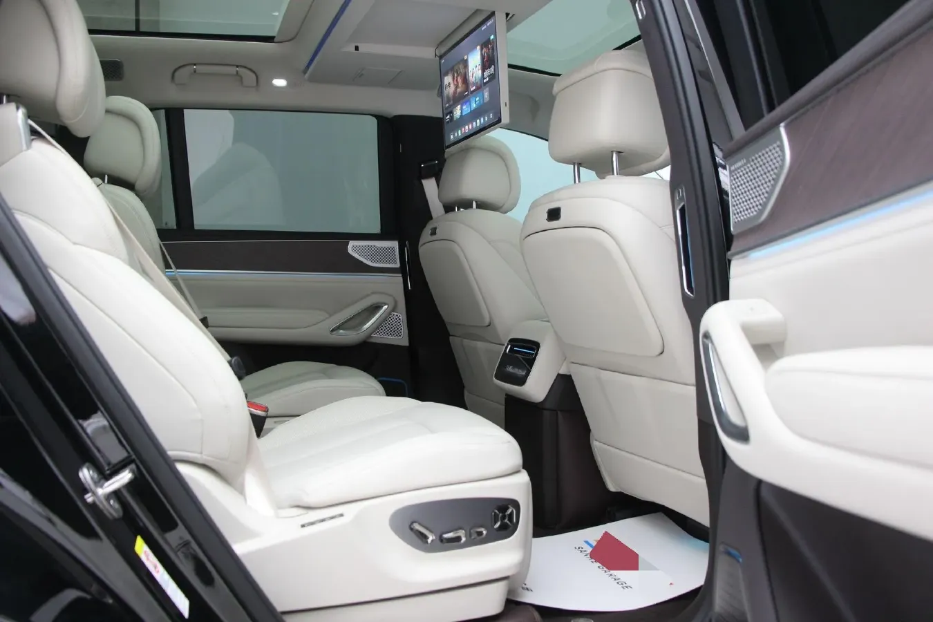 2025 Denza DenzaN9 2.0T 207HP L4 E-CVT PHEV,autocango,china used car exporter,china ev exporter,chinese used car exporter,chinese used ev exporter