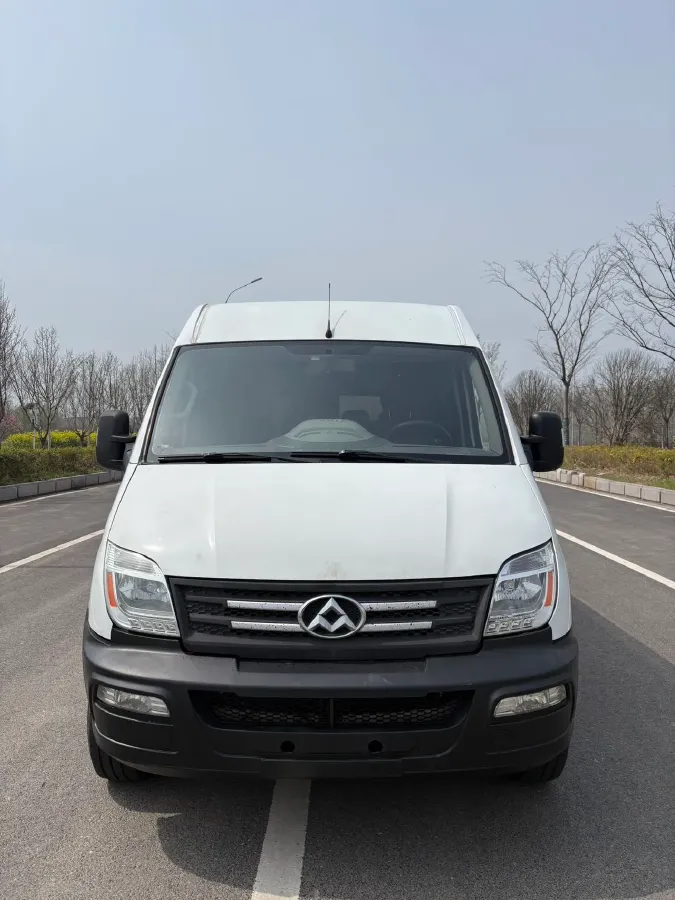 2020 MAXUS XinTu V80 2.5T 136HP L4 6MT,autocango,china used car exporter,china ev exporter,chinese used car exporter,chinese used ev exporter