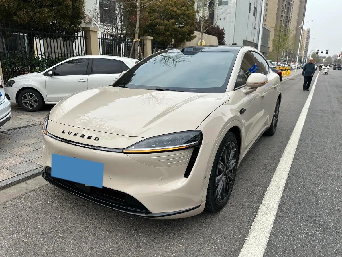 2025 Luxeed R7 REEV 156HP REEV,autocango,china used car exporter,china ev exporter,chinese used car exporter,chinese used ev exporter