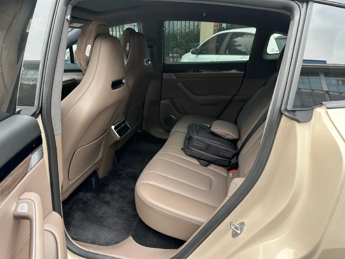 2025 Luxeed R7 REEV 156HP REEV,autocango,china used car exporter,china ev exporter,chinese used car exporter,chinese used ev exporter