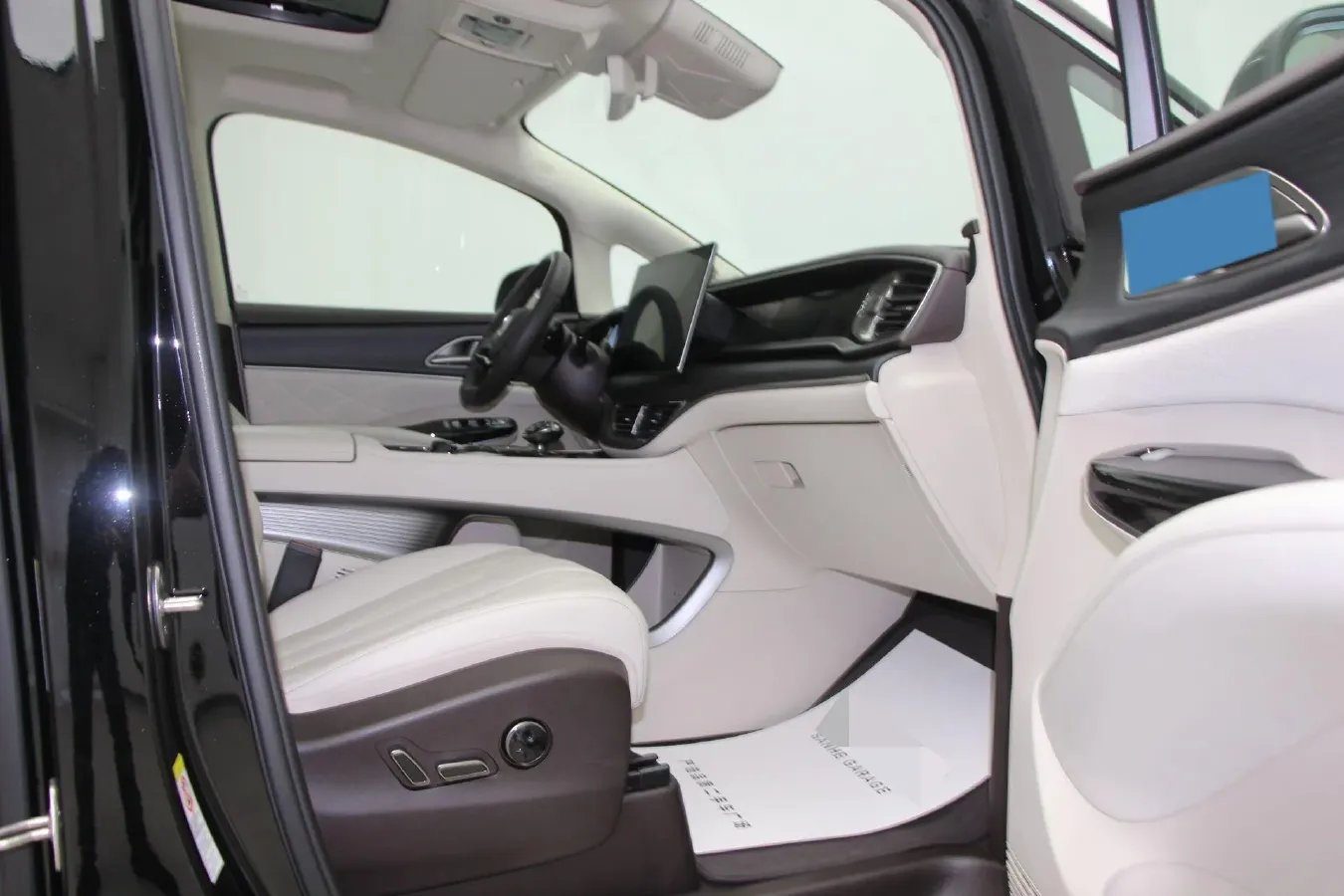 2025 Denza D9 1.5T 156HP L4 E-CVT PHEV 40KWH,autocango,china used car exporter,china ev exporter,chinese used car exporter,chinese used ev exporter